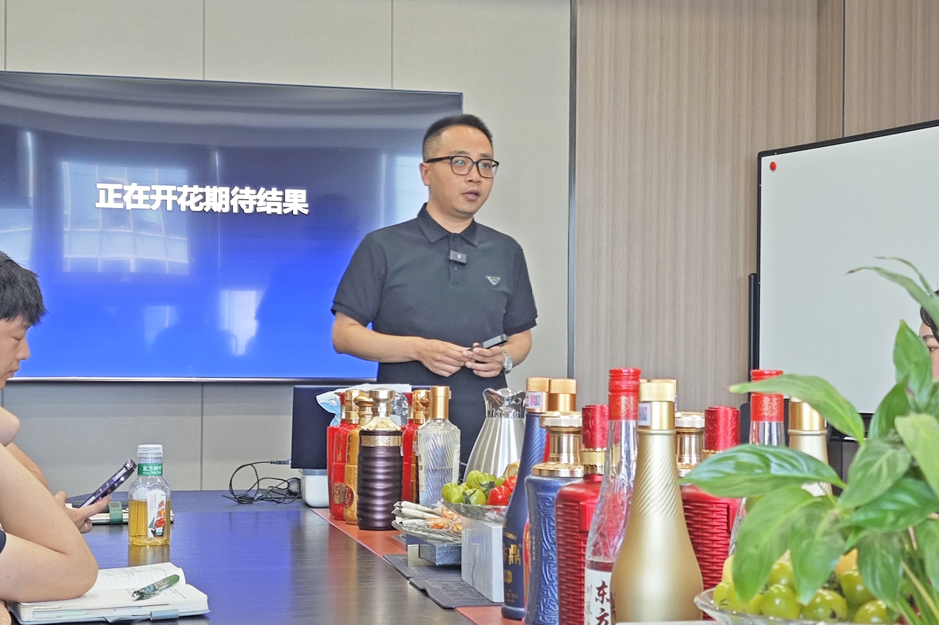 东方鼎酒业2025年上半年总结大会圆满落幕，全力部署下半年市场攻坚战！